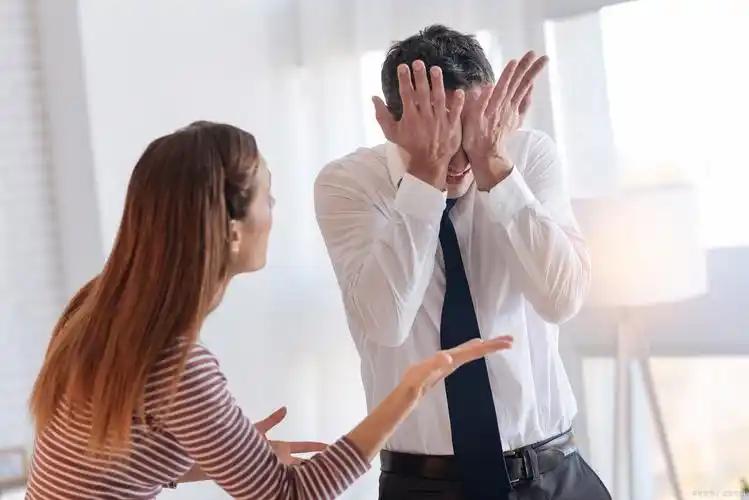 为什么在一个环境中，你一眼就被认出是最好欺负的？记住一点就好，在社交场中，真