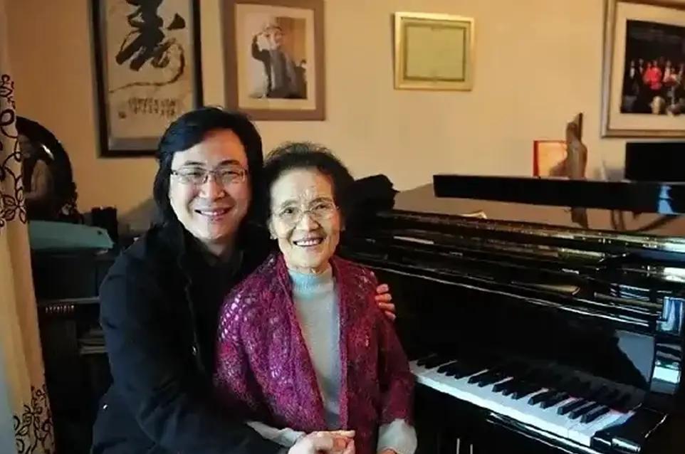 🌞一天，廖昌永对妻子说：“我妈七十多岁了，还有糖尿病，我想接她来一起住，可