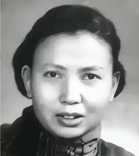 1941年，21岁的女战士莫林被活埋前，敌人竟突然问：“你认识莫林吗？”，莫林一