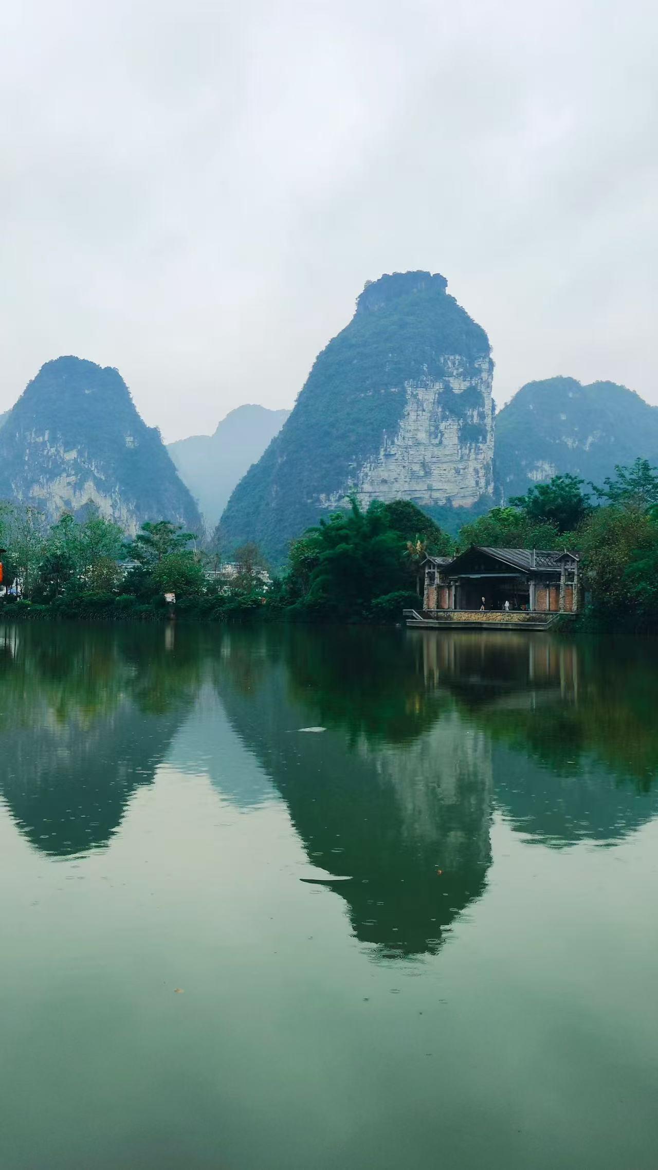 广西旅游，崇左明仕田园打卡攻略！中越边境藏着个“小桂林”，山水为卷、竹筏为舟，