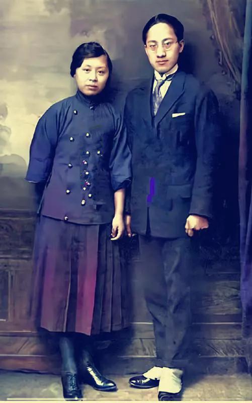 这是1921年拍摄的一张老照片，张幼仪和大文豪徐志摩罕见留影！这场包办婚姻，