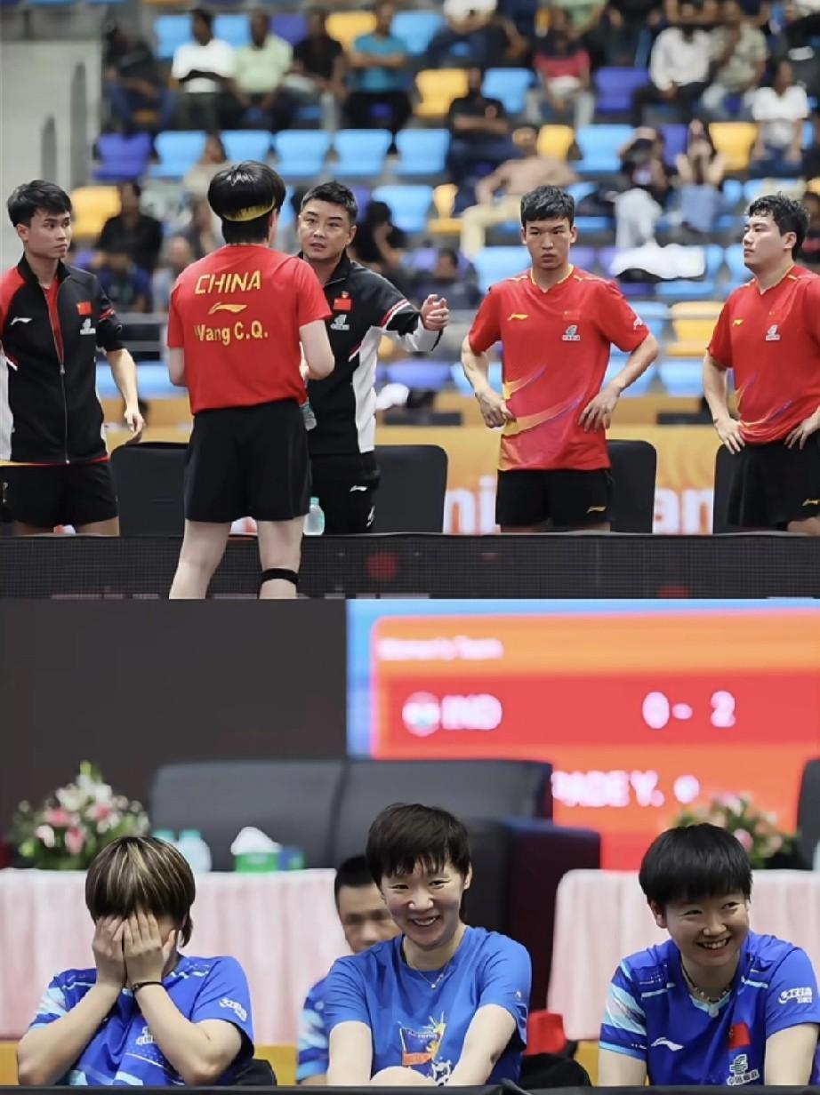 这两张图对比也太明显了，莎莎和曼昱皱纹都笑出来了，大迪更是捂脸笑，这么好的
