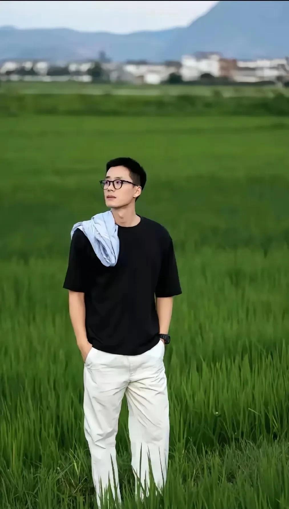 东方甄选顿顿也离职了？后来董宇辉因为各种原因，单独出来运营自己的账号，顿顿也去