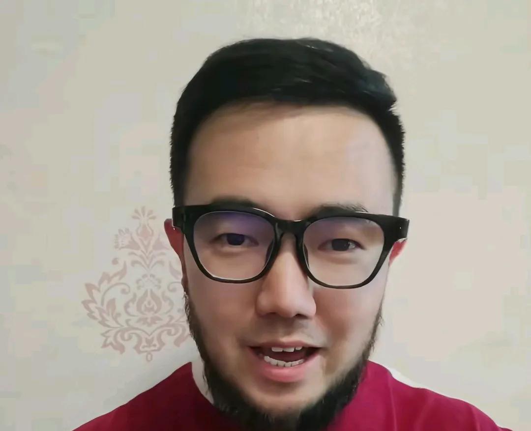 媒体人潘伟力直言，天津津门虎输球跟于根伟的换人失误有关。在天津津门虎主场告负后