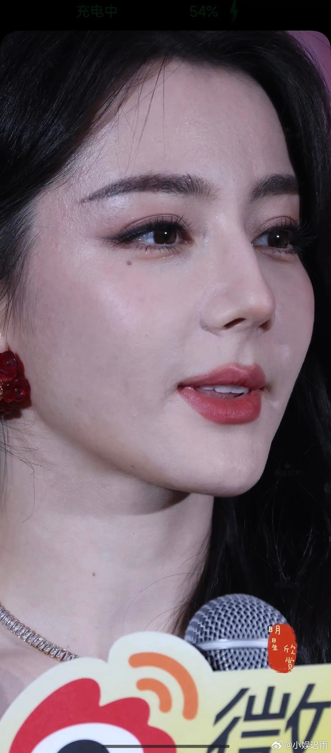 天呐迪丽热巴都有颈纹了