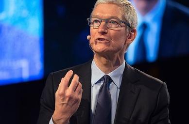 美国彻底慌了？！苹果CEO库克抛出惊人言论，振聋发聩！他说：“我们死守中国制造，