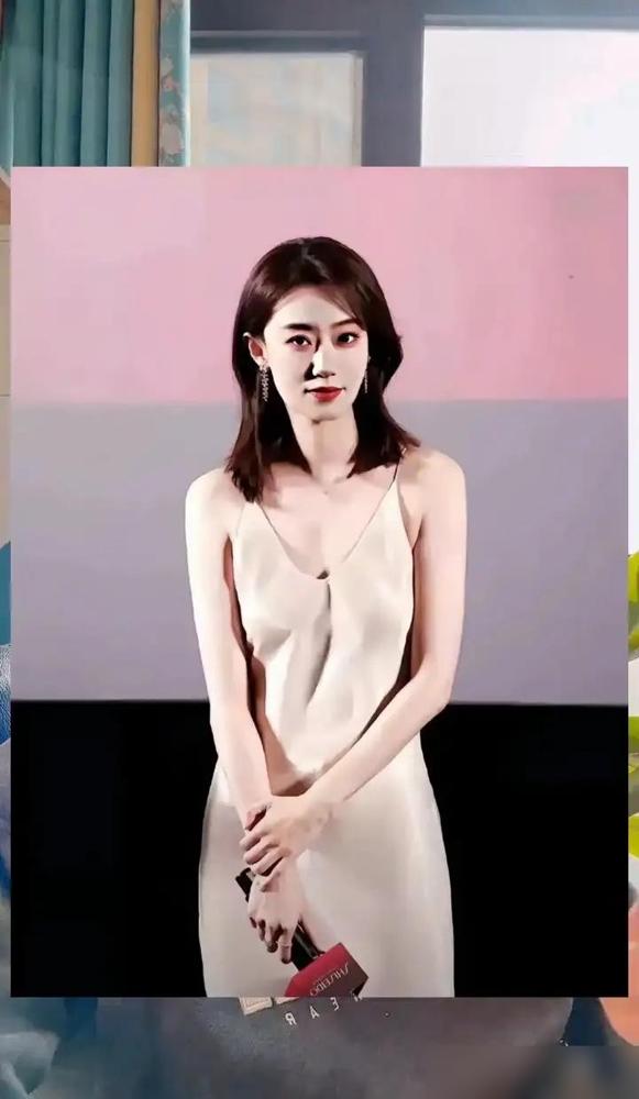 谁还敢说张小斐是“靠贾玲上位”？这波逆袭直接把质疑脸打肿！2024年凭《热辣