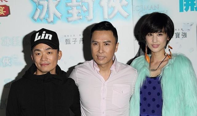 王宝强曾和黄圣依合影过，大概那时黄圣依在婚姻围城中过得不幸福吧，那时的她看起来挺