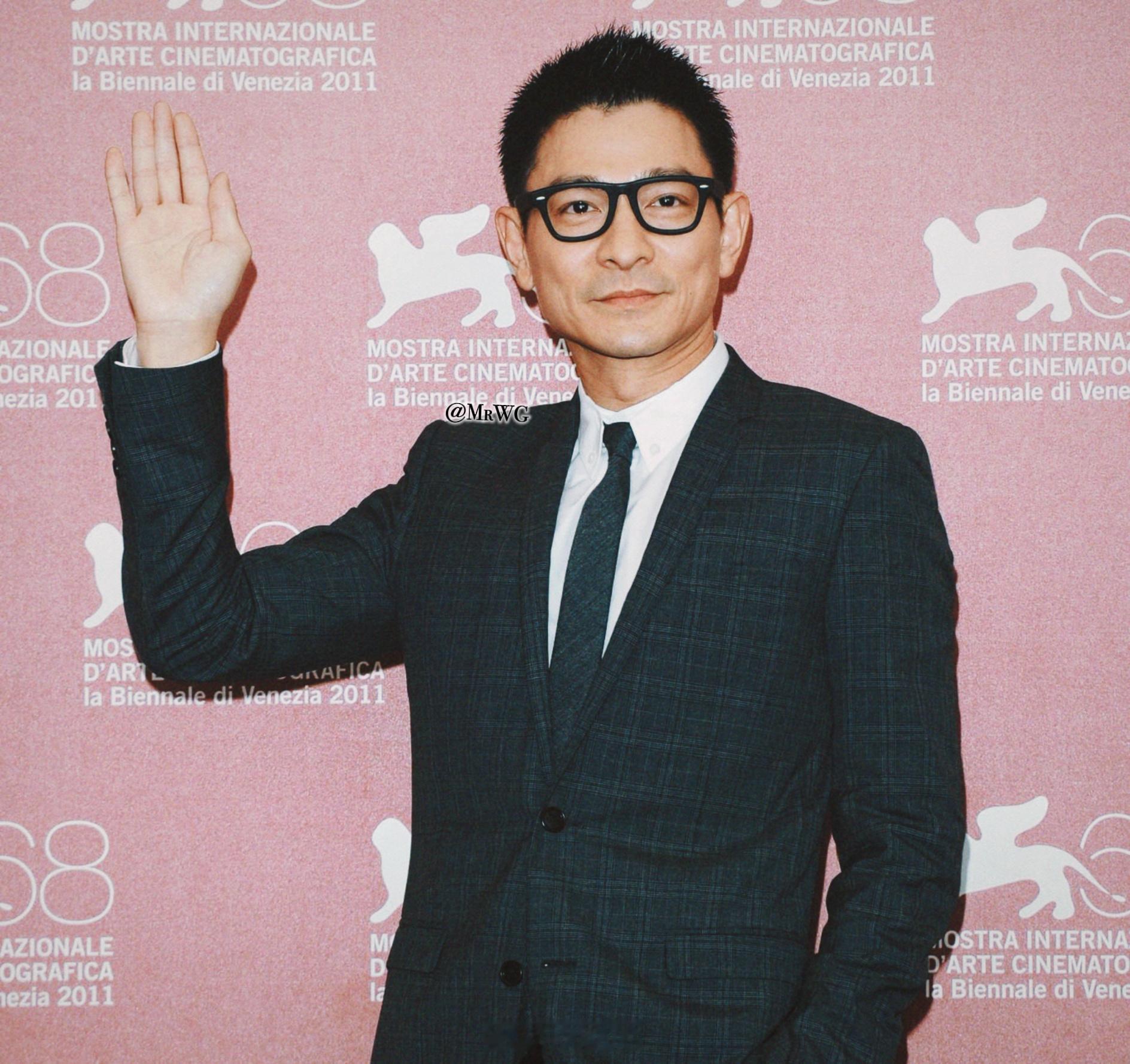 刘德华搭乘花絮去幕后学院风的黑框眼镜🤓，斯文可爱——2011年，刘德