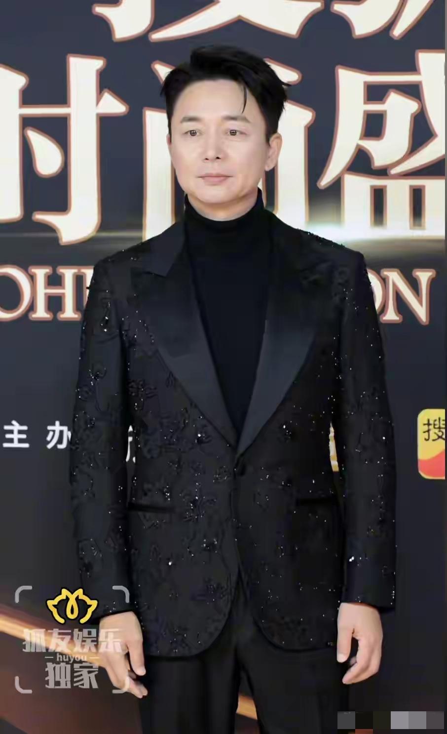 北京红毯名场面！55岁刘奕君秒杀41岁向佐，男人帅不在装而在骨搜狐盛典红毯