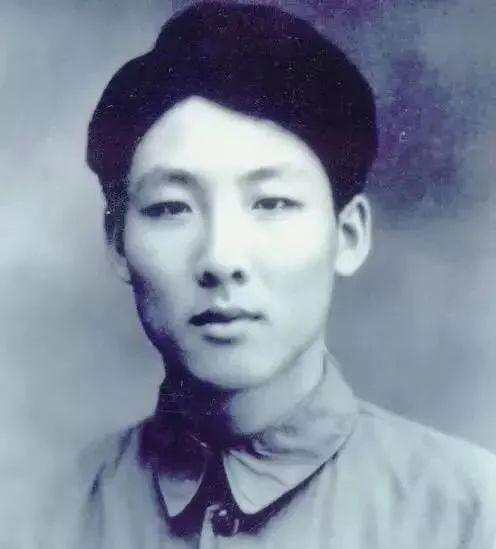 1950年元宵节，哈工大预科班学生孙家栋发现食堂有红烧肉，一时嘴馋的他，决定吃了
