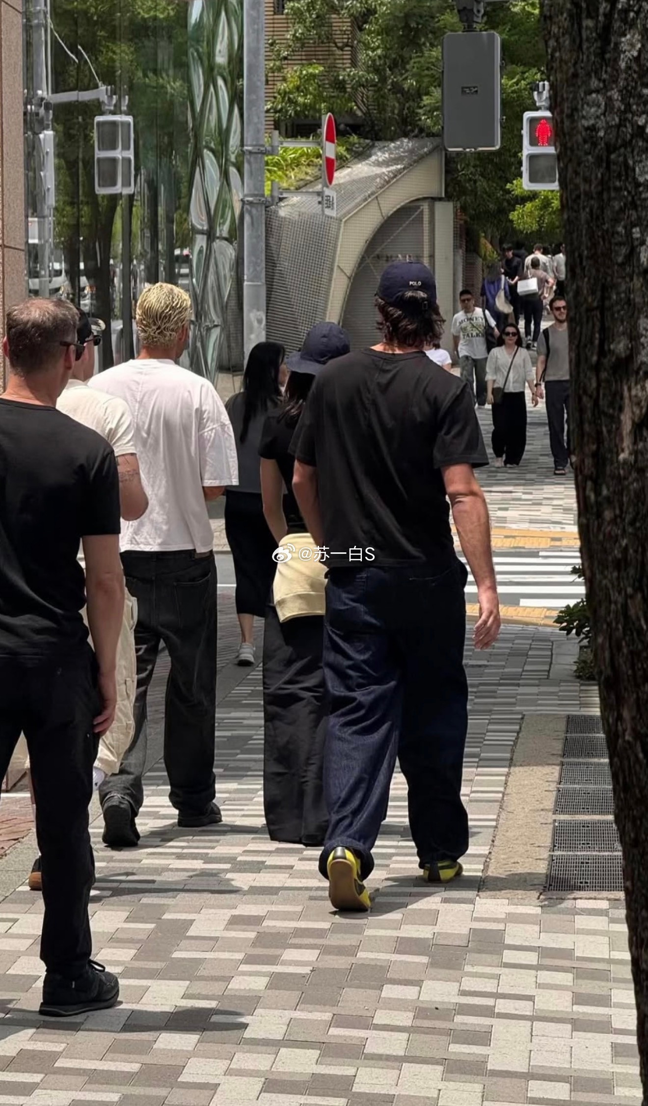 肯豆KendallJenner和JacobElordi现身东京街头👇