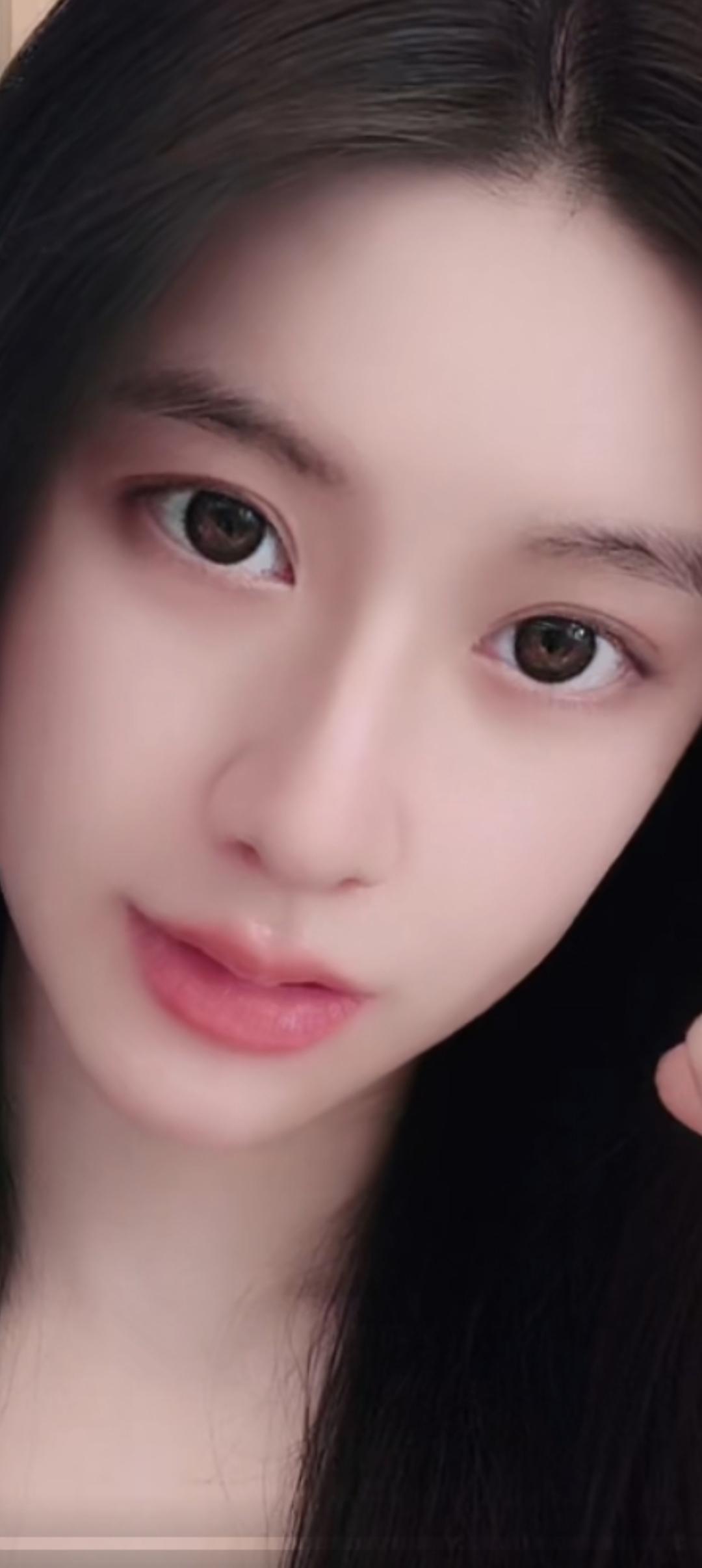 温柔眼神，甜美微笑，少女心满满！💖✨