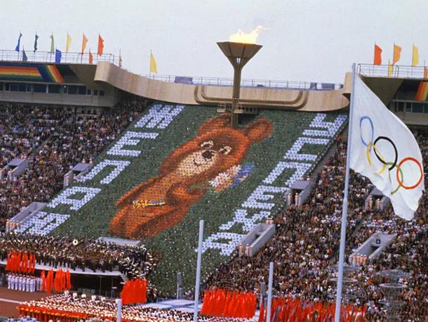 1980年中国和美国首次一起抵制苏联奥运会。苏联首都莫斯科承办第22届夏季奥运会