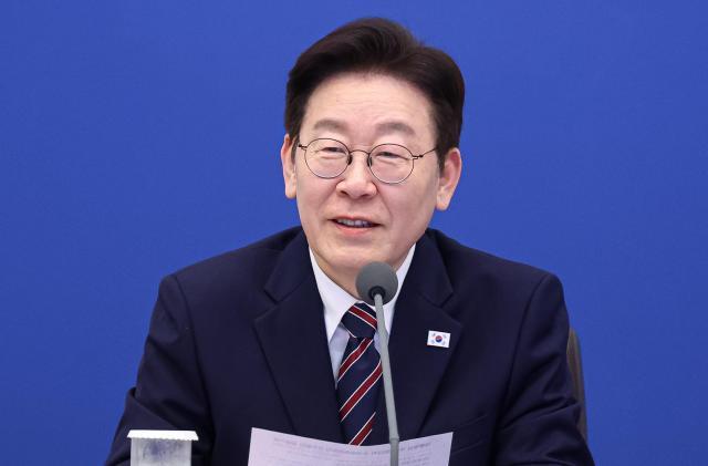 李在明对“韩奸”下死手，咖啡店现“卖国贼嘲讽宴”，到底清算什么？韩国81周年光