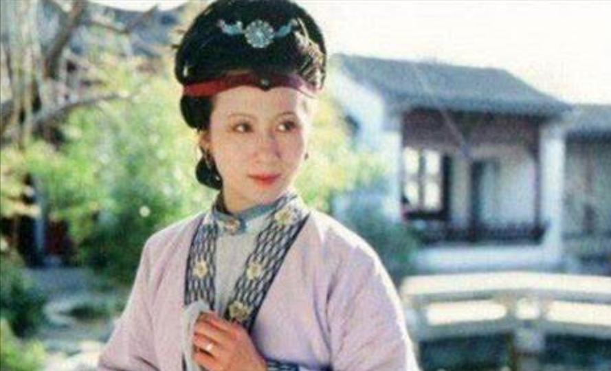 我国四大名著的内容背景年代不同，却同时提及一人，他到底是谁？