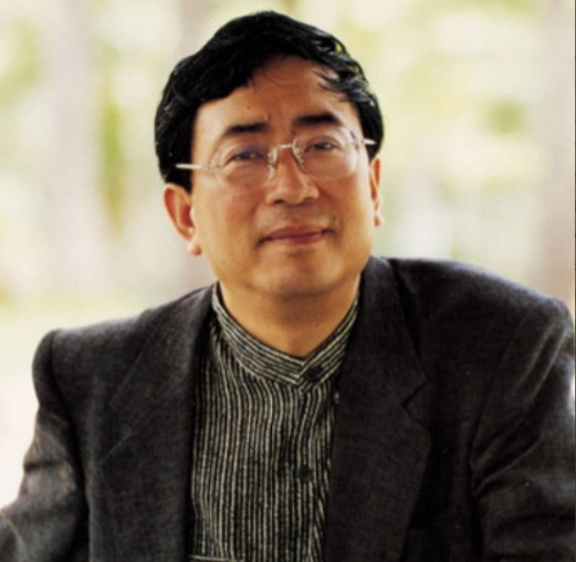 2006年，余秋雨在歌手大赛里担当评委，主持人在读陈寅恪的时候，把恪读成了“kè