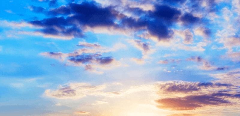 也门被炸出蘑菇云火球，防空导弹高速升空：美军F-18战机凌空爆炸