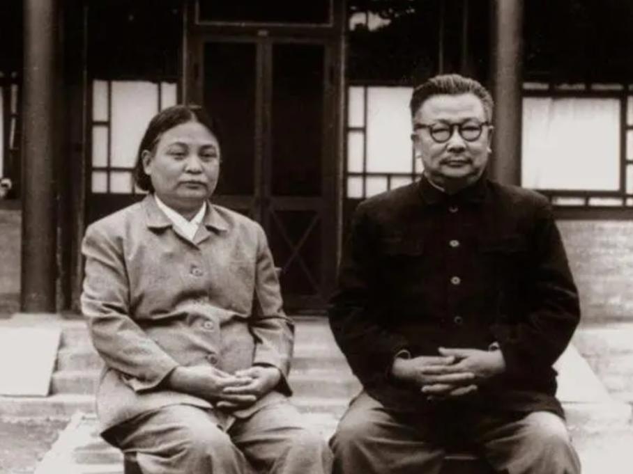 1931年4月，顾顺章叛变，李克农得到消息后，来不及通知妻子赵瑛，便让交通员去报