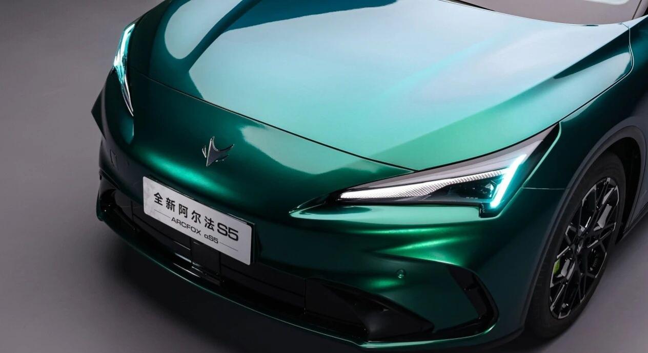 9.98万起！极狐全新阿尔法S5上市！L3技术下放！3月18日，极狐品牌通过首个