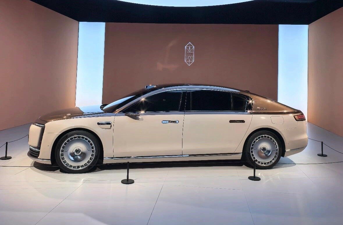 🚘尊界S800外观超绝，5.48米的车长+3370mm轴距，妥妥的豪车气场！