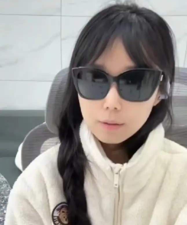 看了“抱抱盲兔”之前的视频，我有2个疑惑：第1.当时在盲道上撞到他过后，她怎