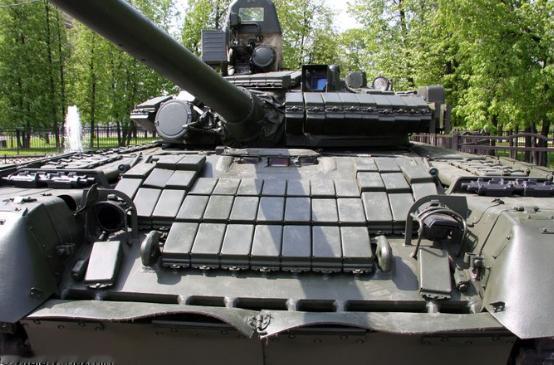 图文：俄军坦克兵称由于损失惨重爆炸反应装甲数量严重短缺俄罗斯坦克兵表示，由于