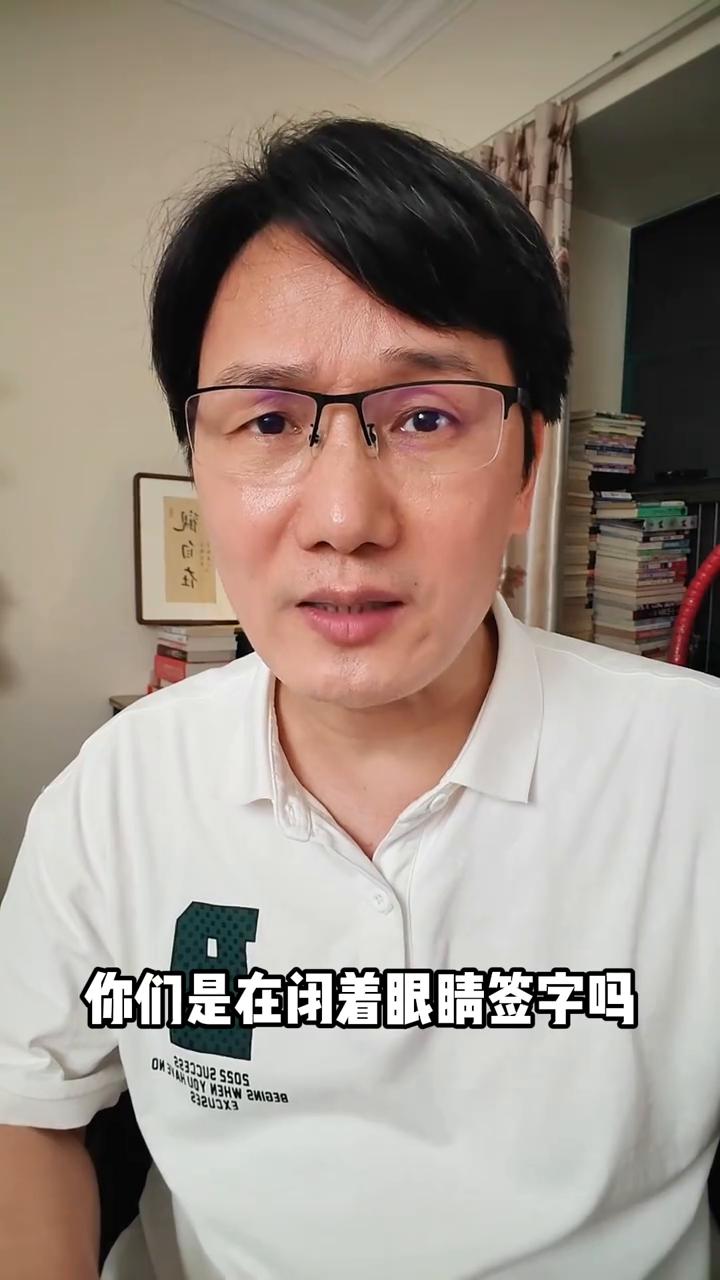 贾浅浅这回真的是坑爹不浅，东拼西凑的论文被网友扒了个底朝天，简直就是搬运大师。关