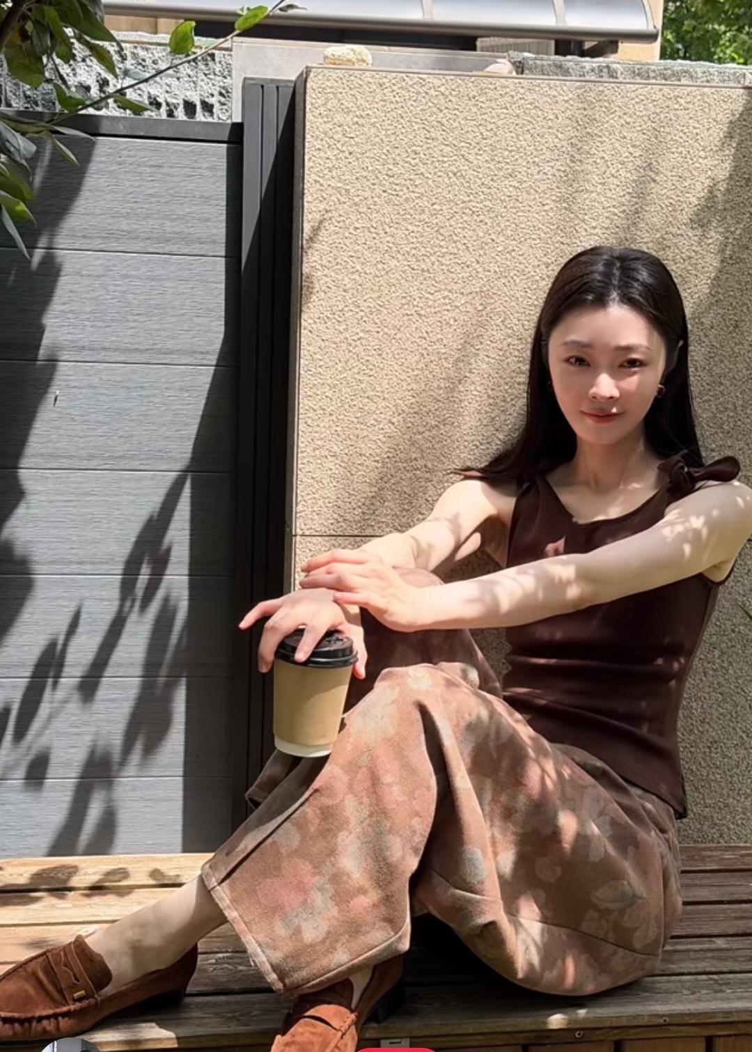 长的真好看，这身材属于千年不胖的那种！据说白敬亭她俩又复合了，前段时间被网友发
