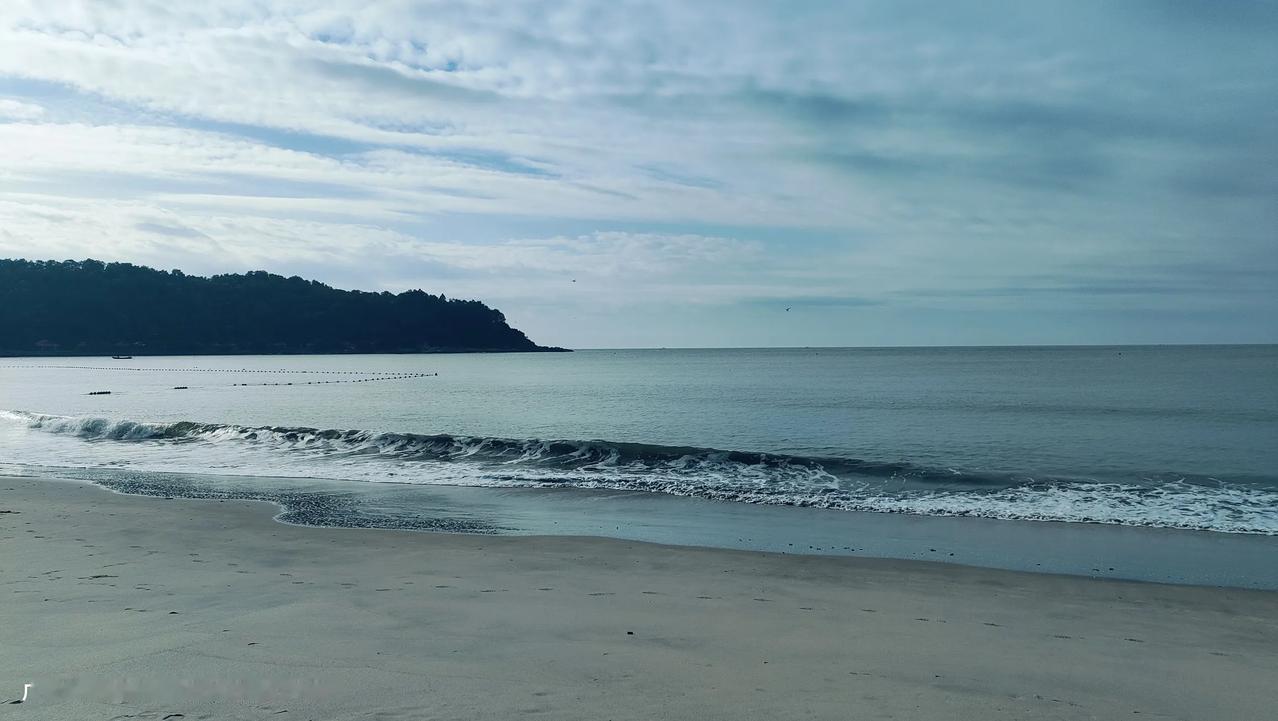 闺女说,她最讨厌大课间了。我说在我们上学的时候,大课间是我最高兴的事情。大课间