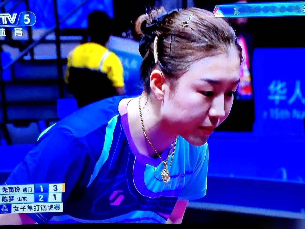 全运会女单季军，带队拿了女团冠军。就这？就这战绩，搁别人身上，早吹上天了。但