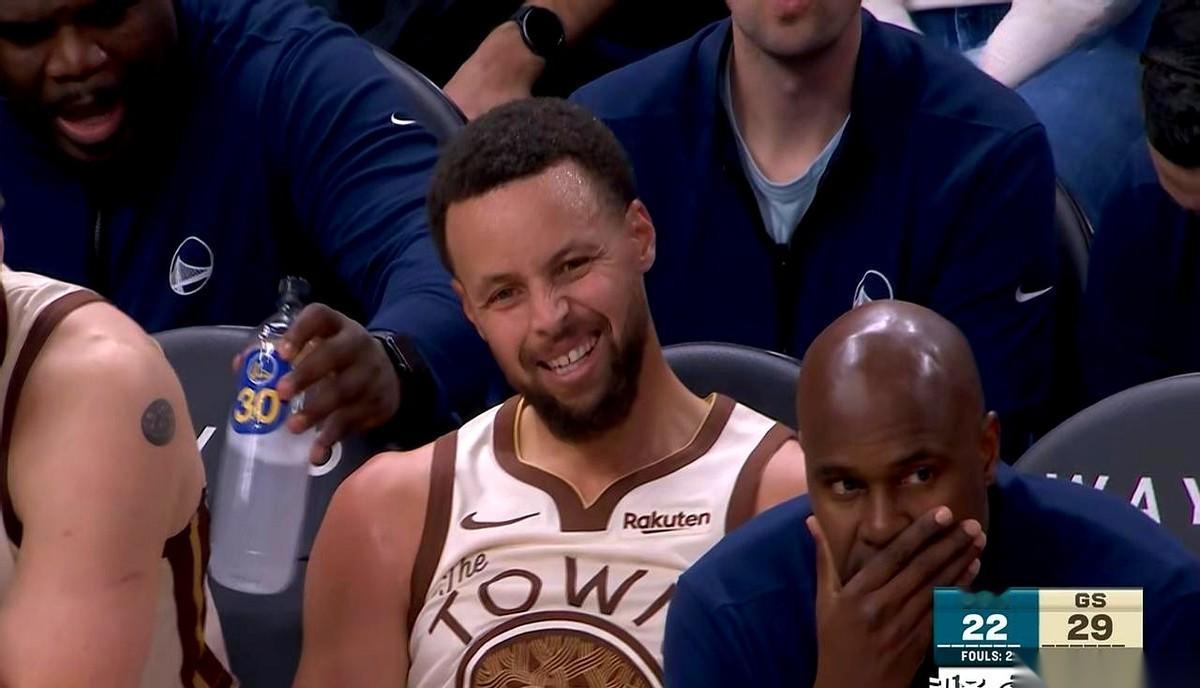 真的，就刚才那个镜头，切到库里的时候，我心都揪了一下。第一节啊，才第一节！领先