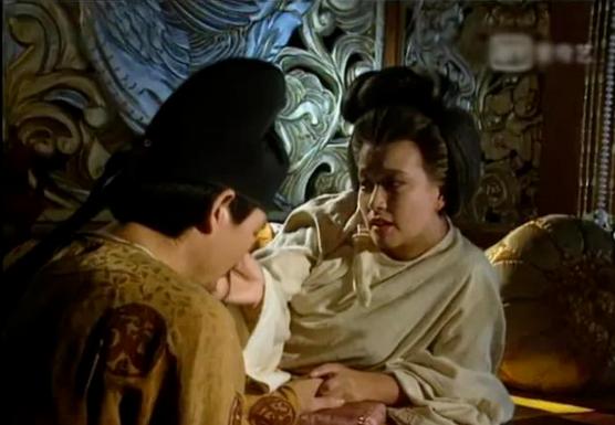 一天夜晚，武则天以肚子疼为由，将御医沈南璆叫到宫中诊脉。谁料沈南璆的手刚放在武则