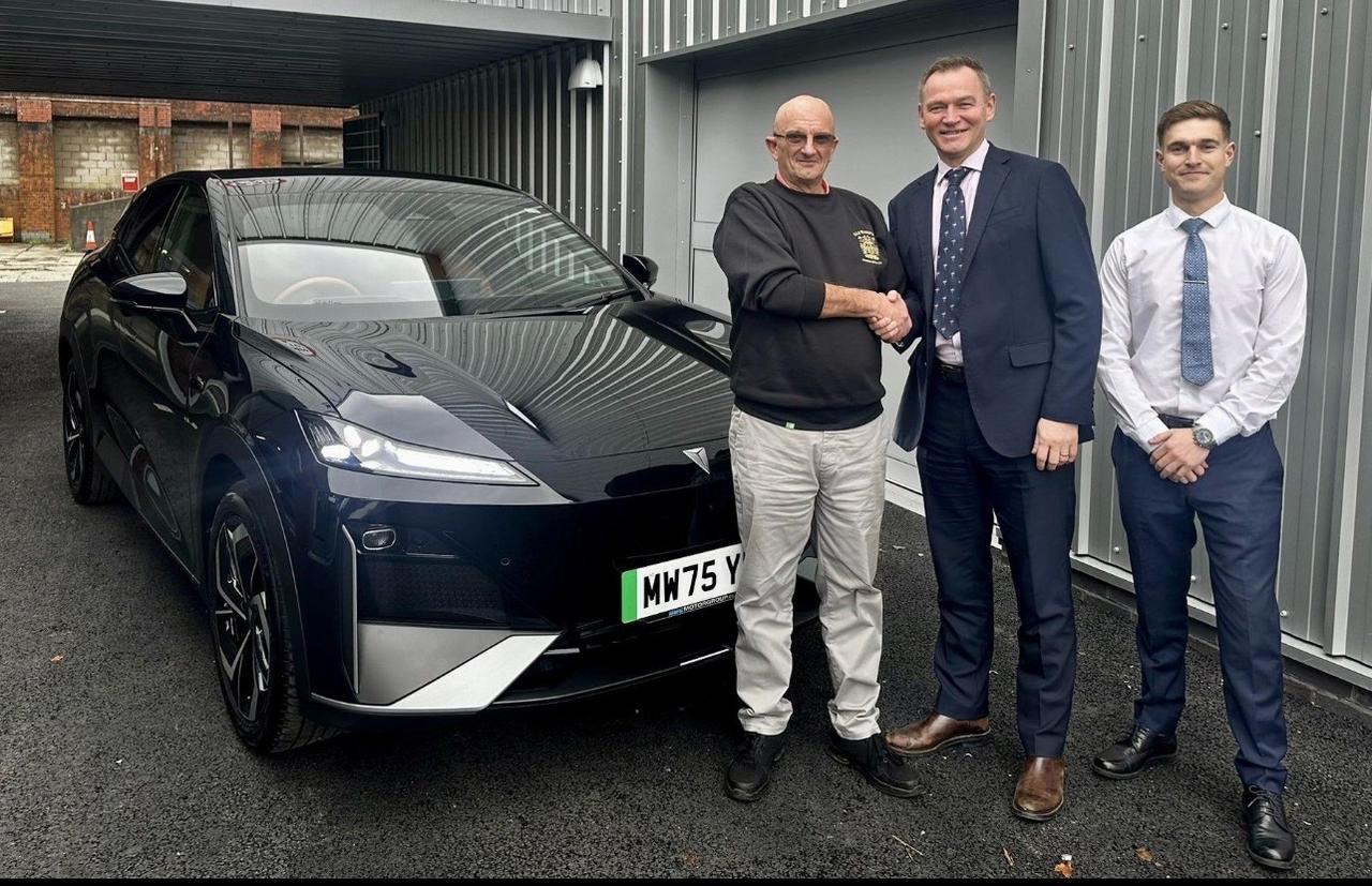 长安英国🇬🇧当地合作伙伴OMC集团，官宣完成首台深蓝S07的交付。本月初，