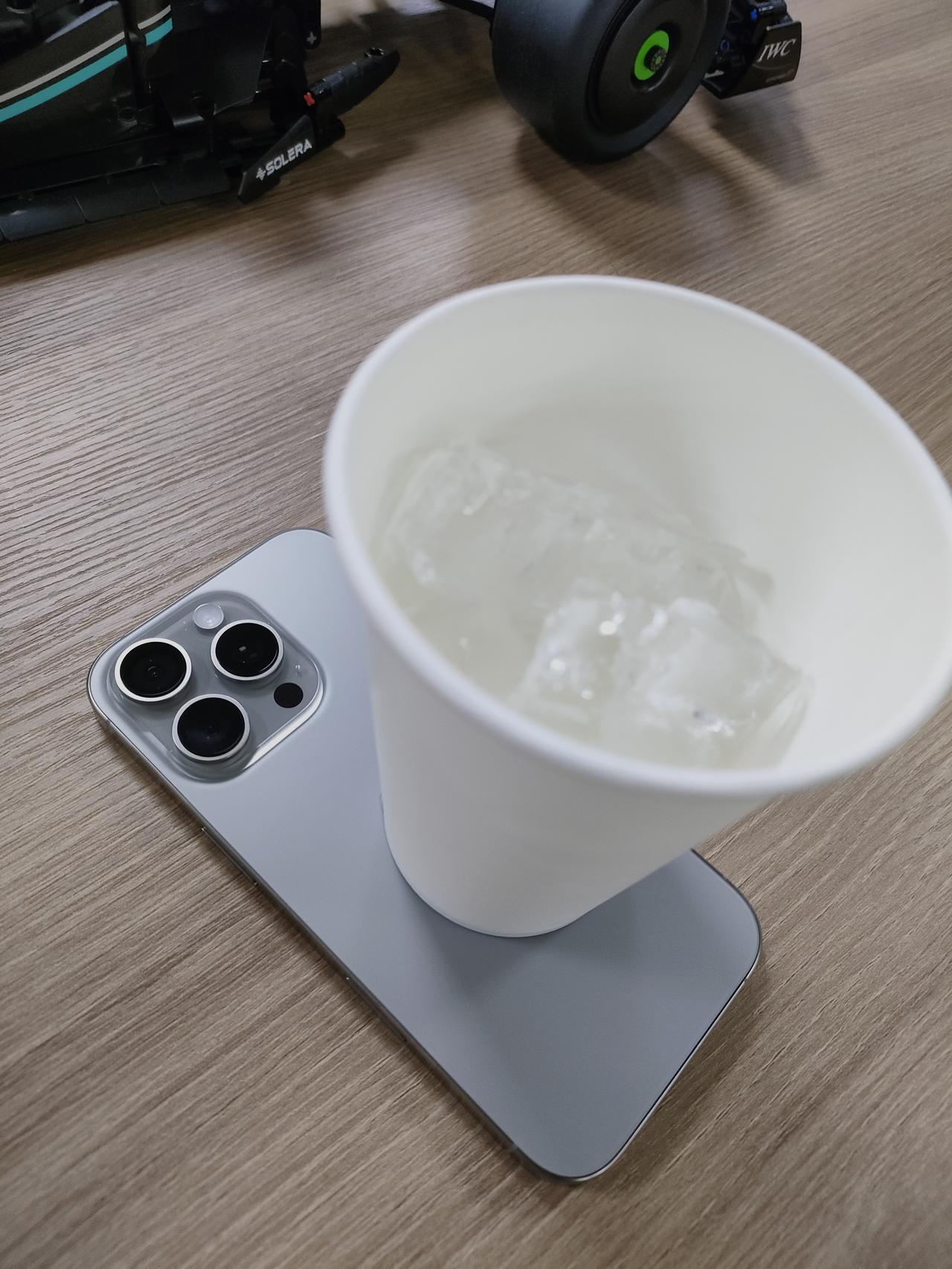 夏天的iPhone就是祖宗啊！用iPhone16pro玩了把游戏直接高温警