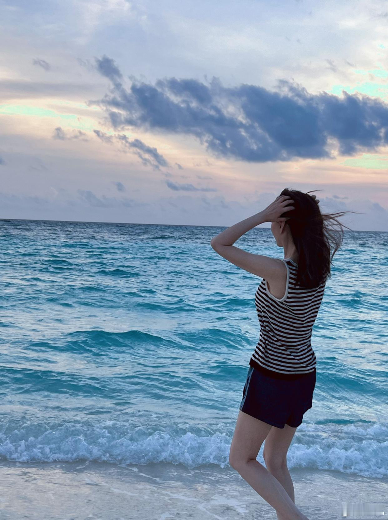 年近五十容颜依旧，李小冉自带清冷绝佳气质