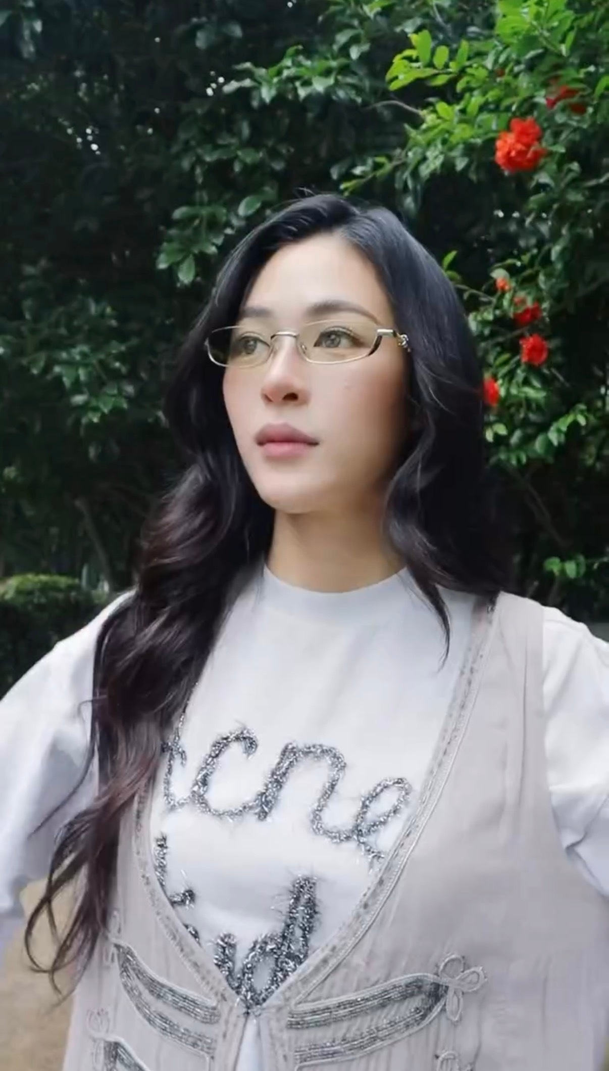 随手抓过家里一件衣服就穿😗