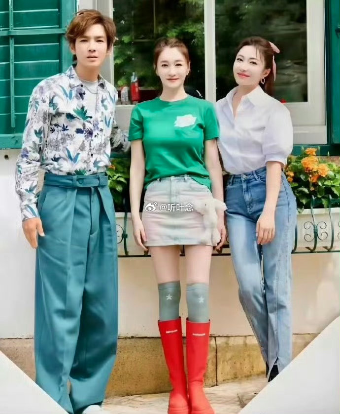 李小冉早期生图，这颜值身材怪不得富豪苦追十年