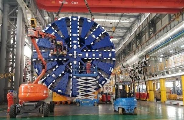 当年那台德国盾构机，修要100万，不修又怕出事，结果中国工程师拆开一看——根本不