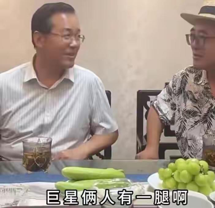 知名狗仔卓伟又出来爆料了！他称有位华语乐坛已婚的三字唱歌天王，私下还有一名十