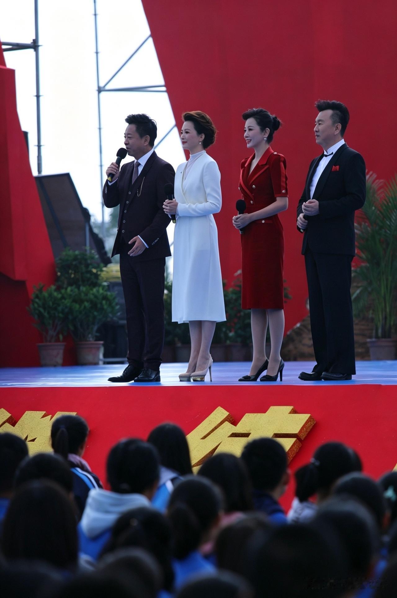 只认识董卿，其他一个都不认识，是不是太落后了！