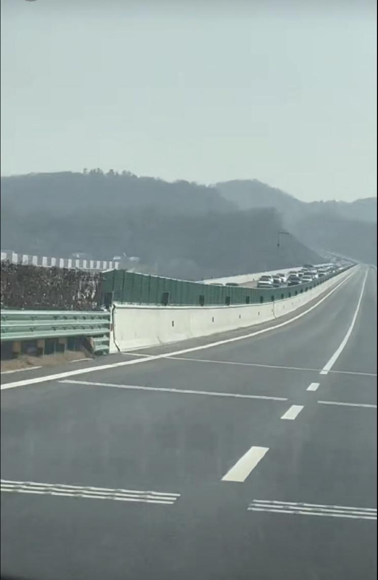 和襄高速真的是修对了，以后的车流量不会低于G42沪蓉高速！这条路线可以说是长