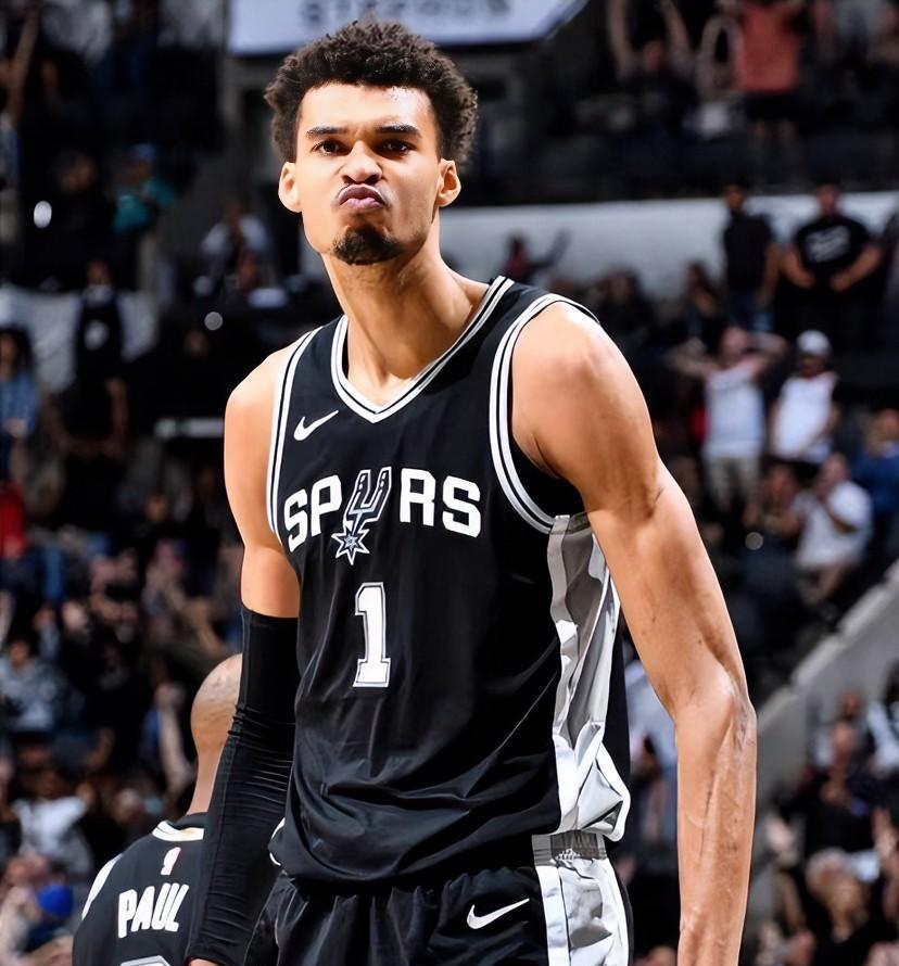 文班亚马表示：“约基奇是最好的进攻球员……但我不认为他是最好的球员。我认为最佳