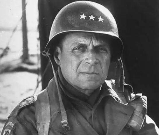 美军上将李奇微回忆朝鲜战争时说:“大量中国步兵穿着胶鞋,在狂乱的军号声中渗入阵地