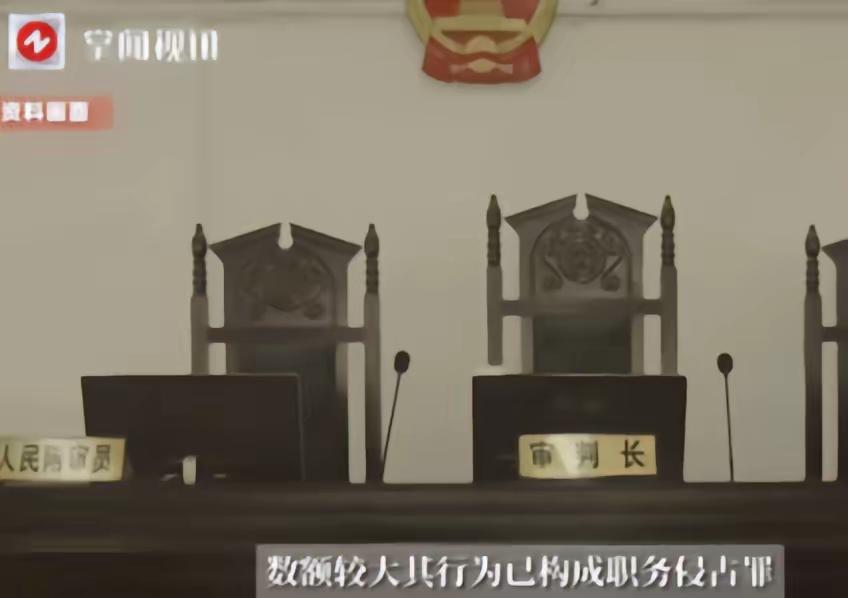 大快人心！四川乐山一小学食堂，11名员工竟利用工作便利，偷偷把食堂里的优质肉制品