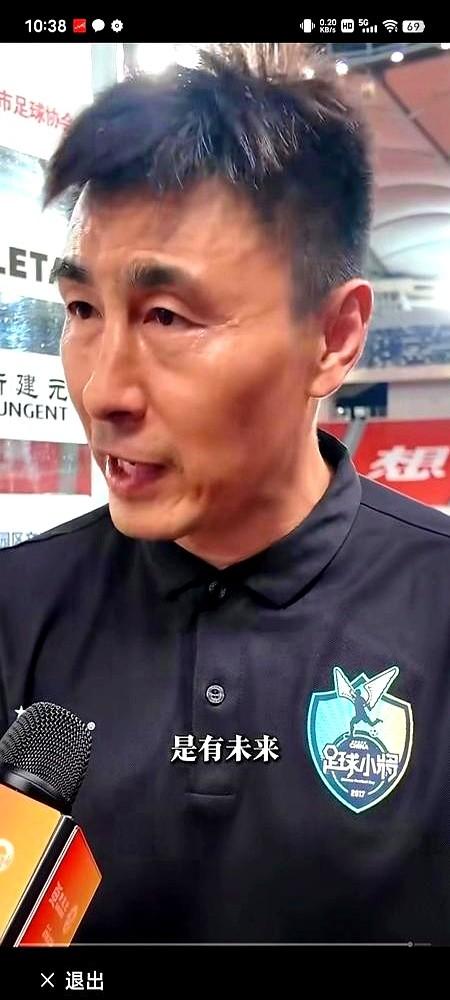 中国足球最讽刺一幕出现了！李玮峰他们那批人，还在自家院里划着地盘，结果圈外的董