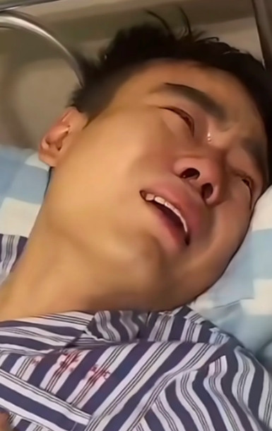 扎心，丈夫得绝症快不行了，妻子哭着给丈夫说：有一个秘密瞒了你十八年了，不告诉你，