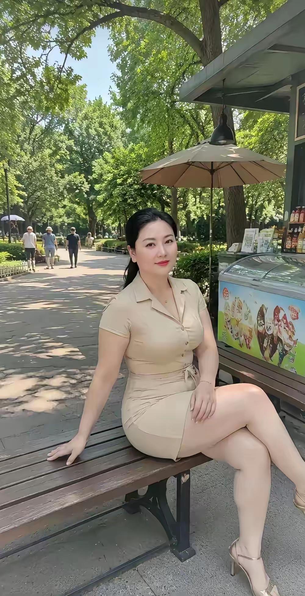很多人一听见“好色”二字就下意识抵触，可这里说的好色，并非轻浮滥情，而是懂得欣赏