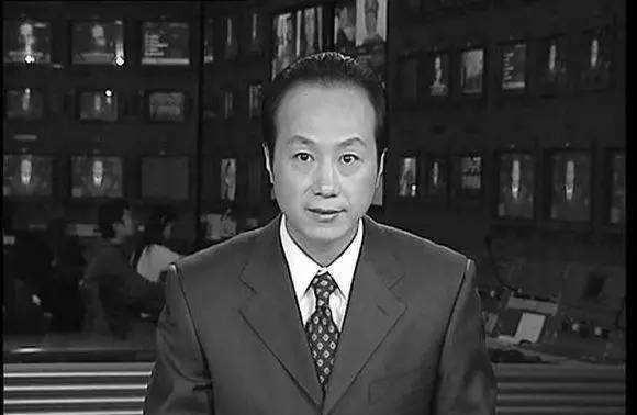 2008年8月31日晚上7点，中国中央电视台的新闻联播节目如常播出，千家万户一边