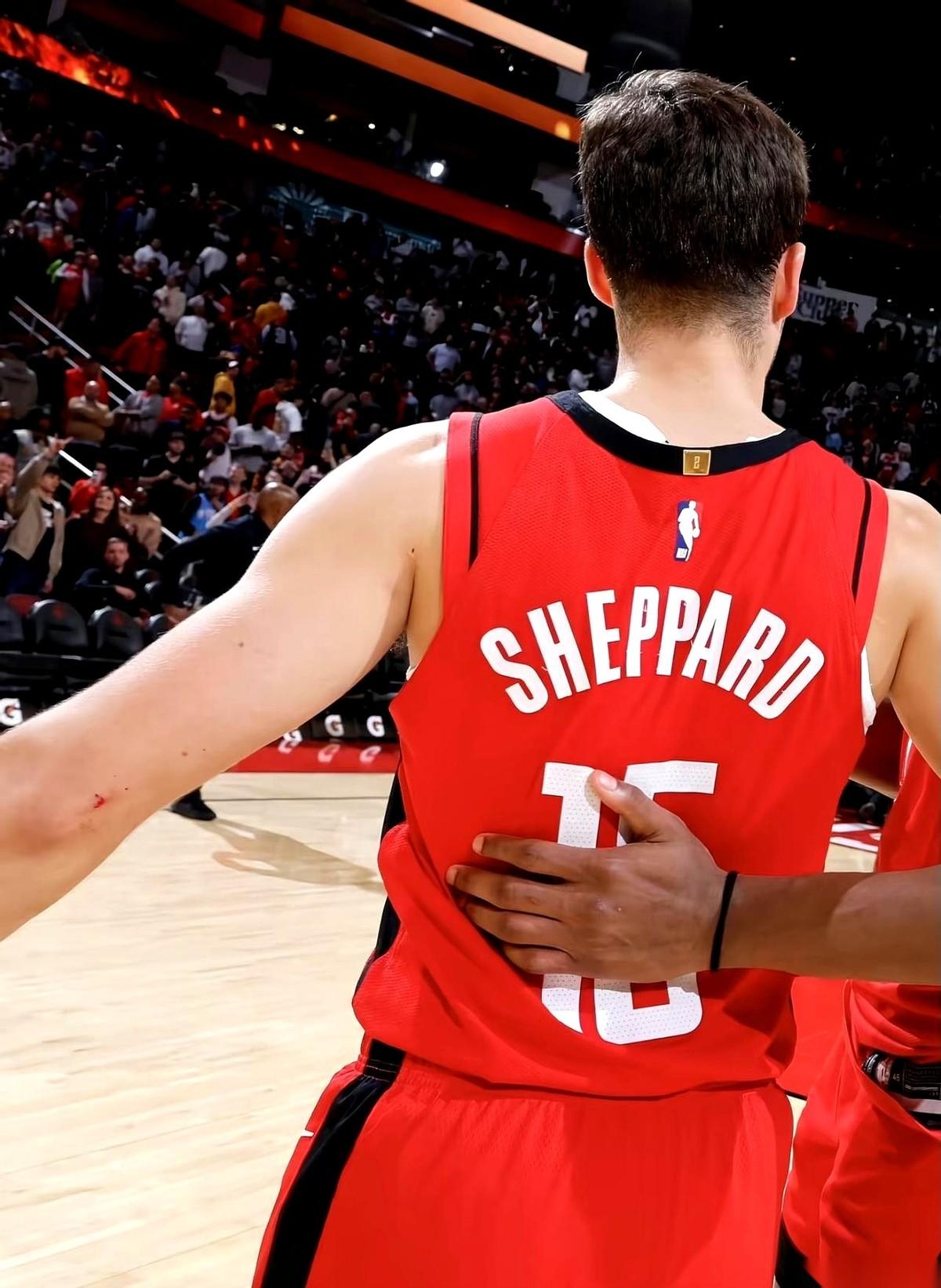 休斯顿火箭队的剧本，现在就看三个人。一个模板约基奇的中锋申京，一个战术让人头疼